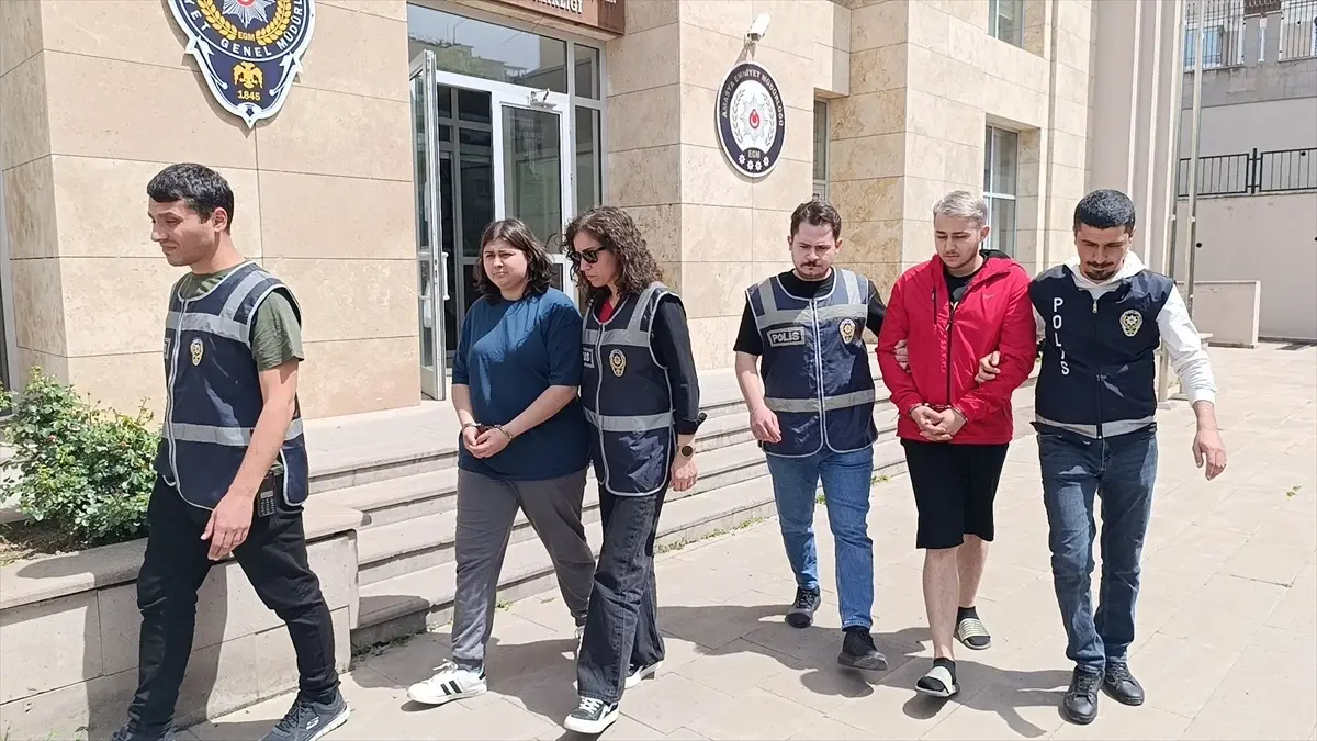 Amasya'da Yaşlı Adamın Altınları Çalındı, Torun ve İki Kişi Gözaltında