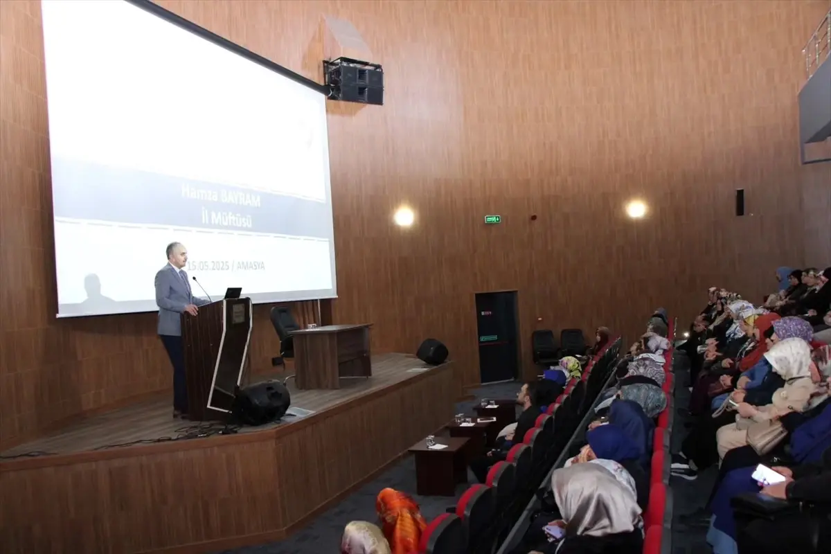 Amasya'da 'Fıtratın Korunmasında Ailenin Rolü' Konferansı Düzenlendi
