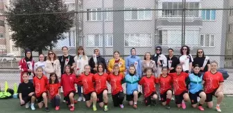 Amasis Kadın Futbol Takımı'ndan Anneler Günü Kutlaması