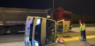Anadolu Otoyolu'nda Minibüs Devrildi: Sürücü Yaralandı