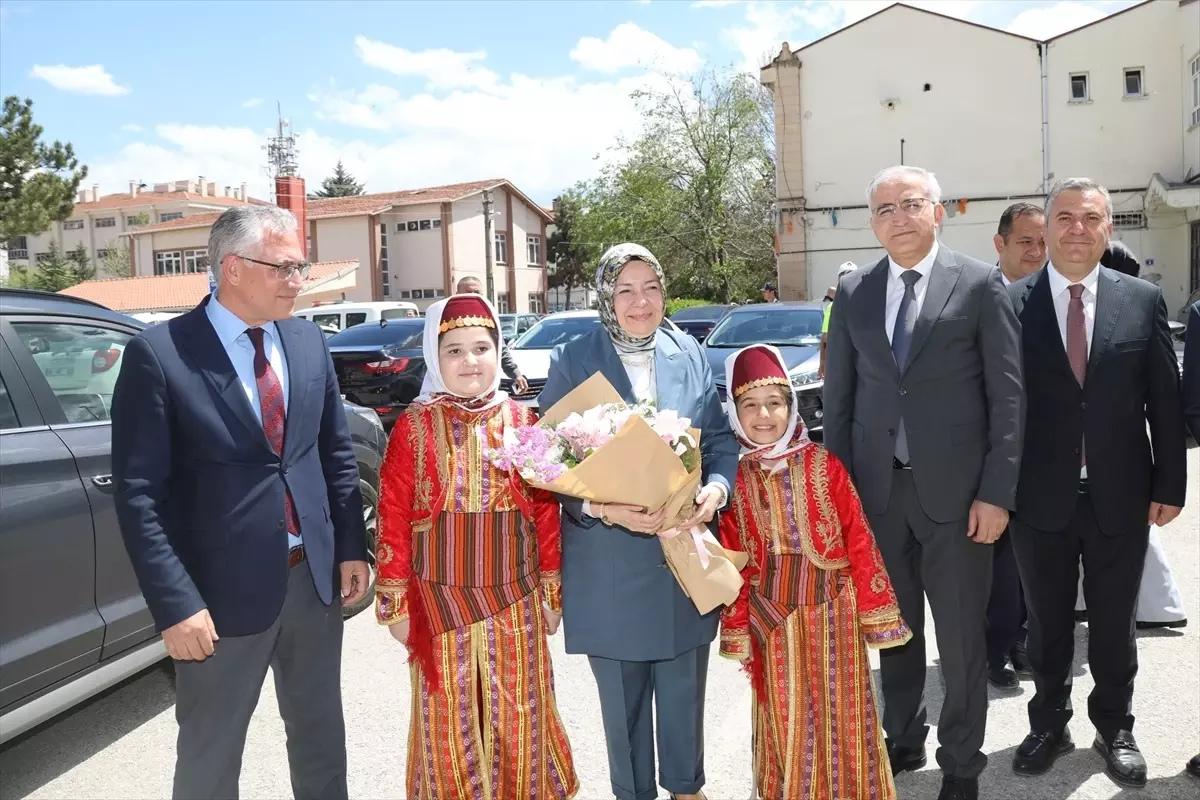 Çubuk'ta 'Türkiye Yüzyılı'nda Anne ve Baba Olmak' Konferansı Düzenlendi