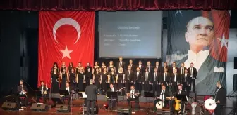 Antalya'da Türk Halk Müziği Korosu Konseri
