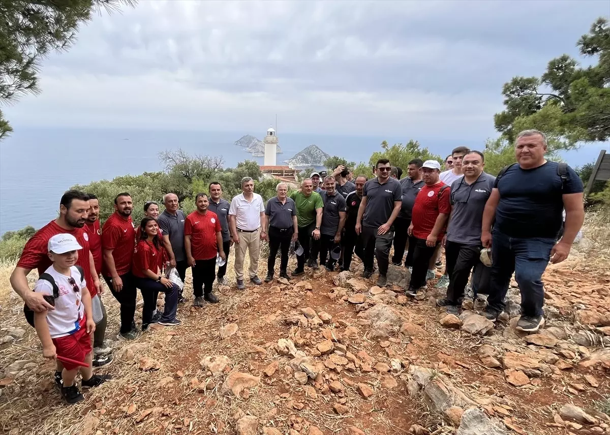 Gençlik Haftası Kapsamında Gelidonya Feneri Yürüyüşü Düzenlendi