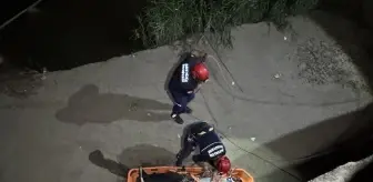 Antalya'da Köprüden Düşen Kişi İtfaiye Ekiplerince Kurtarıldı