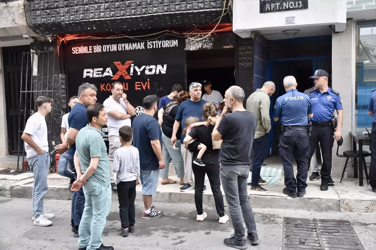 Antalya'da Korku Evinde Yangın: 3 Kişi Dumandan Etkilendi