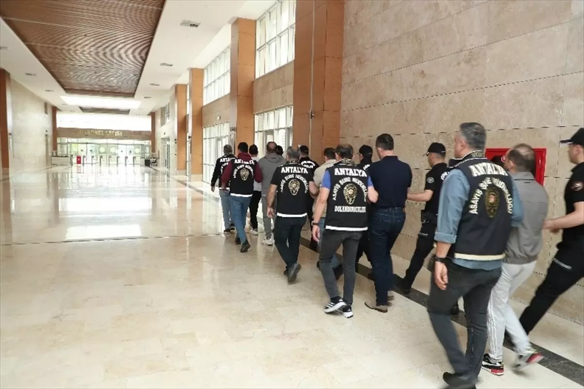 Antalya'da Asayiş Denetimlerinde 3 Bin 790 Şüpheli Yakalandı