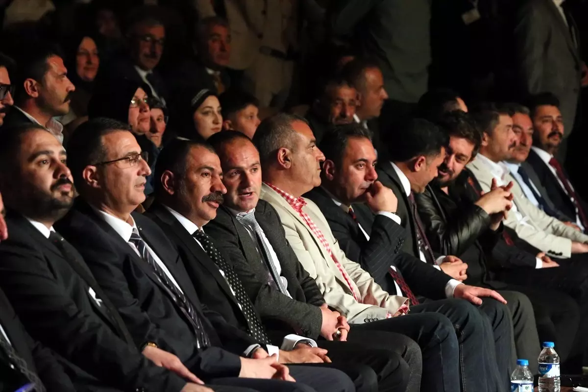 Ardahan'da Türk Gençlik Şöleni: Ali Kınık Konseriyle Coştu