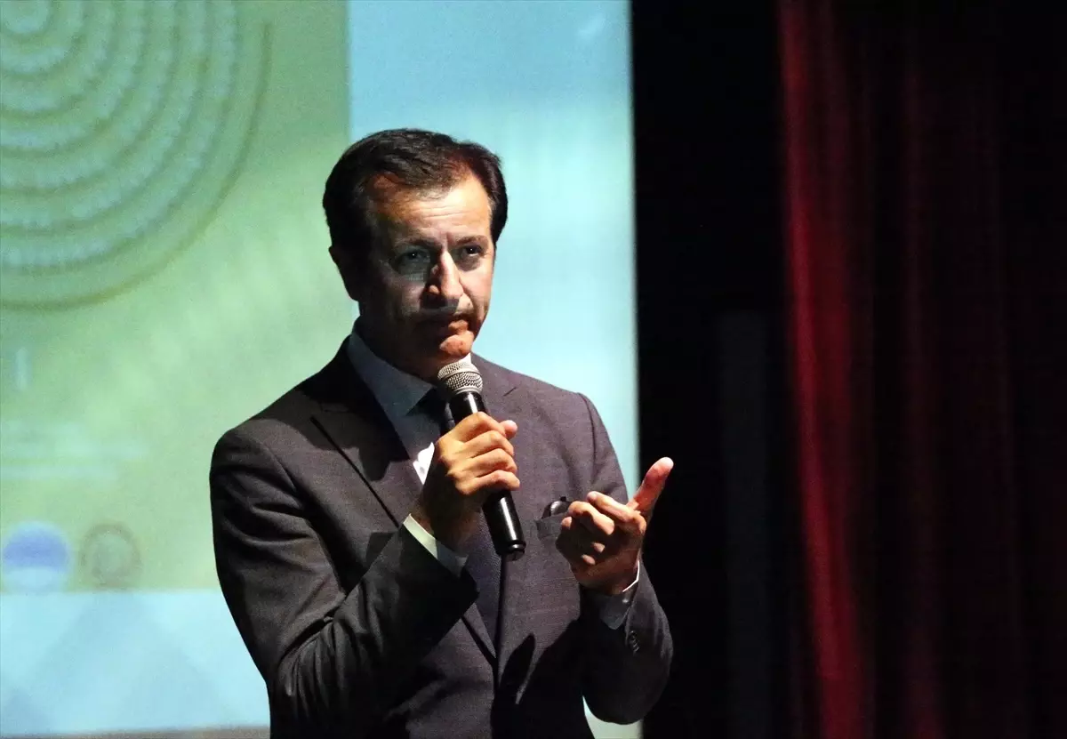 Rektör Emiroğlu'ndan Gençlere Kariyer Tavsiyeleri