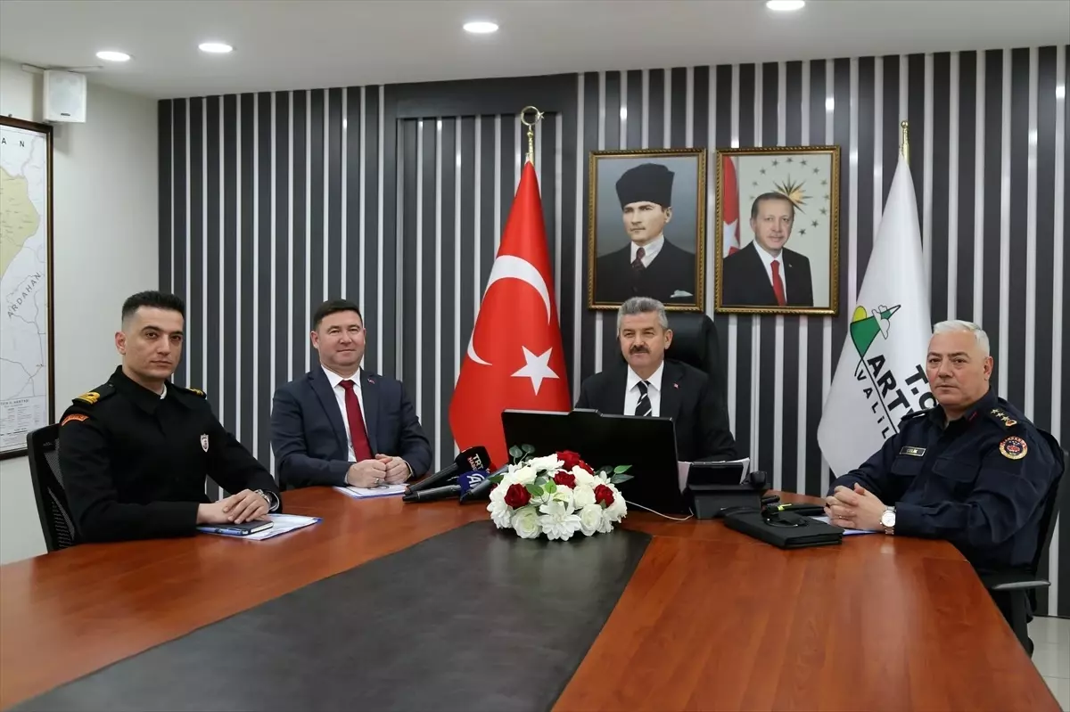 Artvin'de Güvenlik ve Asayiş Bilgilendirme Toplantısı Düzenlendi