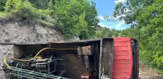 Artvin'de Kamyon Devrildi: 1 Ölü, 2 Yaralı