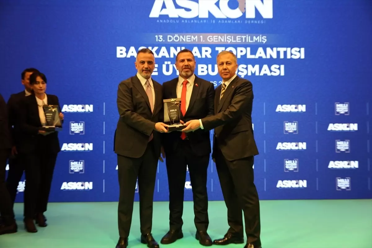 ASKON Kırıkkale Şube Başkanı Savaş Geyik'e Başarı Ödülü