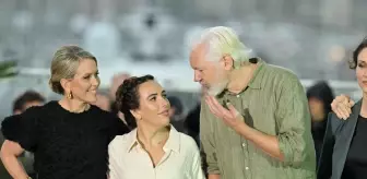 Julian Assange, Cannes Film Festivali'nde İsrail'in Gazze'de öldürdüğü çocuklar için tişört giydi