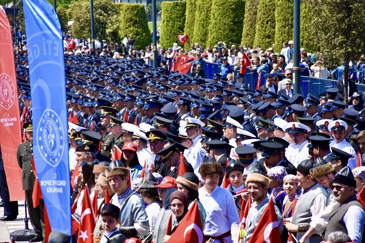 Atatürk'ü temsil eden bayrak Samsun'da karaya çıkarıldı (2)
