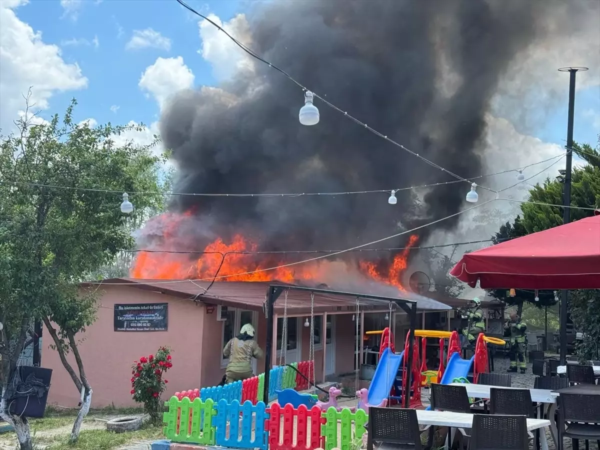 Avcılar'da Mangal Restoranında Yangın Çıktı