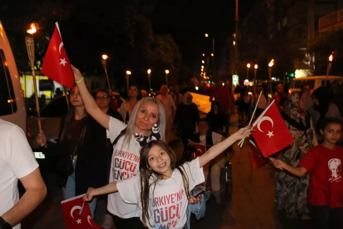 Aydın'da Fener Alayı Etkinliğiyle Gençlik ve Spor Bayramı Kutlandı