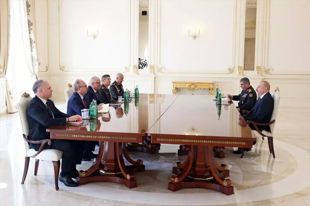 Azerbaycan Cumhurbaşkanı Aliyev, Milli Savunma Bakanı Güler'i kabul etti
