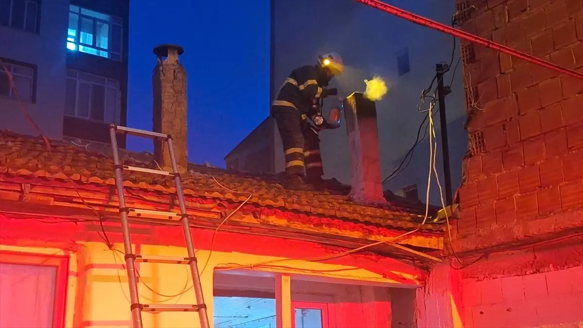 Bafra'da Müstakil Evde Bacadan Yangın Çıktı