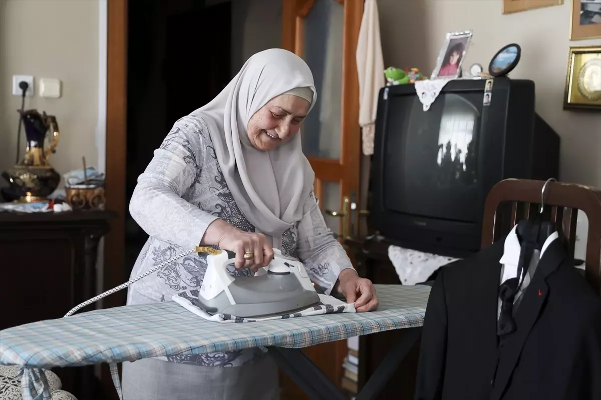 Bağcılar'ın 'Gülseren Anne'si 45 yıldır ihtiyaç sahipleriyle yardımseverler arasında gönül elçiliği yapıyor