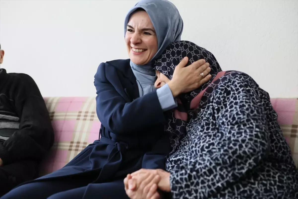 Bakan Göktaş, 70 Yıldır Evli Çifti Ziyaret Etti