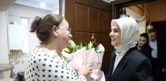 Bakan Göktaş, 40 Yıldır Gönüllü Annelik Yapan Nimet Gürel'i Ziyaret Etti
