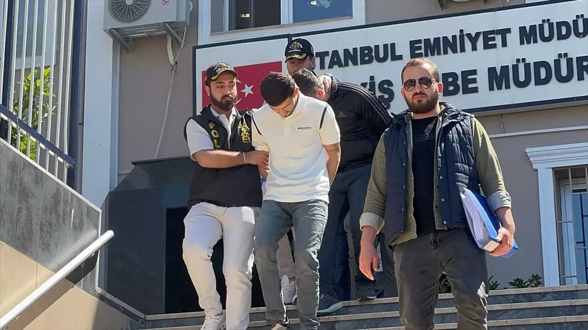 Hırsızlar Kuyumcudan 10 Milyon Lira Değerinde Ziynet Eşyası Çaldı