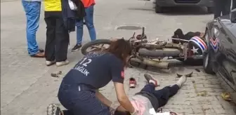 Edremit'te Motosiklet ve Otomobil Çarpıştı: 3 Yaralı