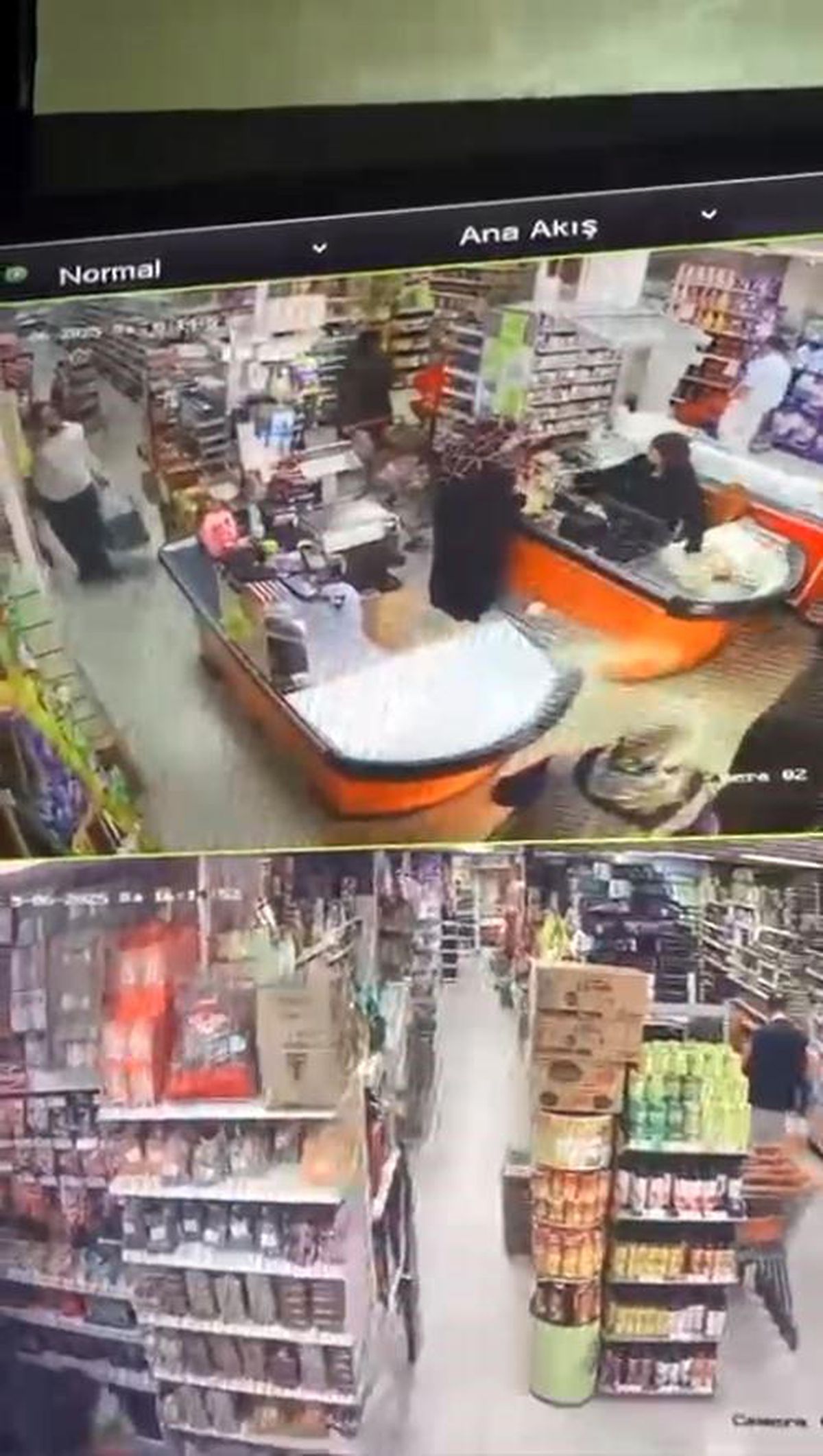 Başakşehir'de Müşteri Kılığındaki Hırsız, Marketten 4 Koli Kahve Çaldı