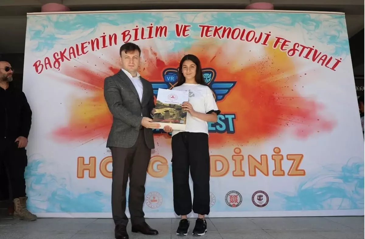 Başkale'de Bilim ve Teknoloji Festivali Düzenlendi
