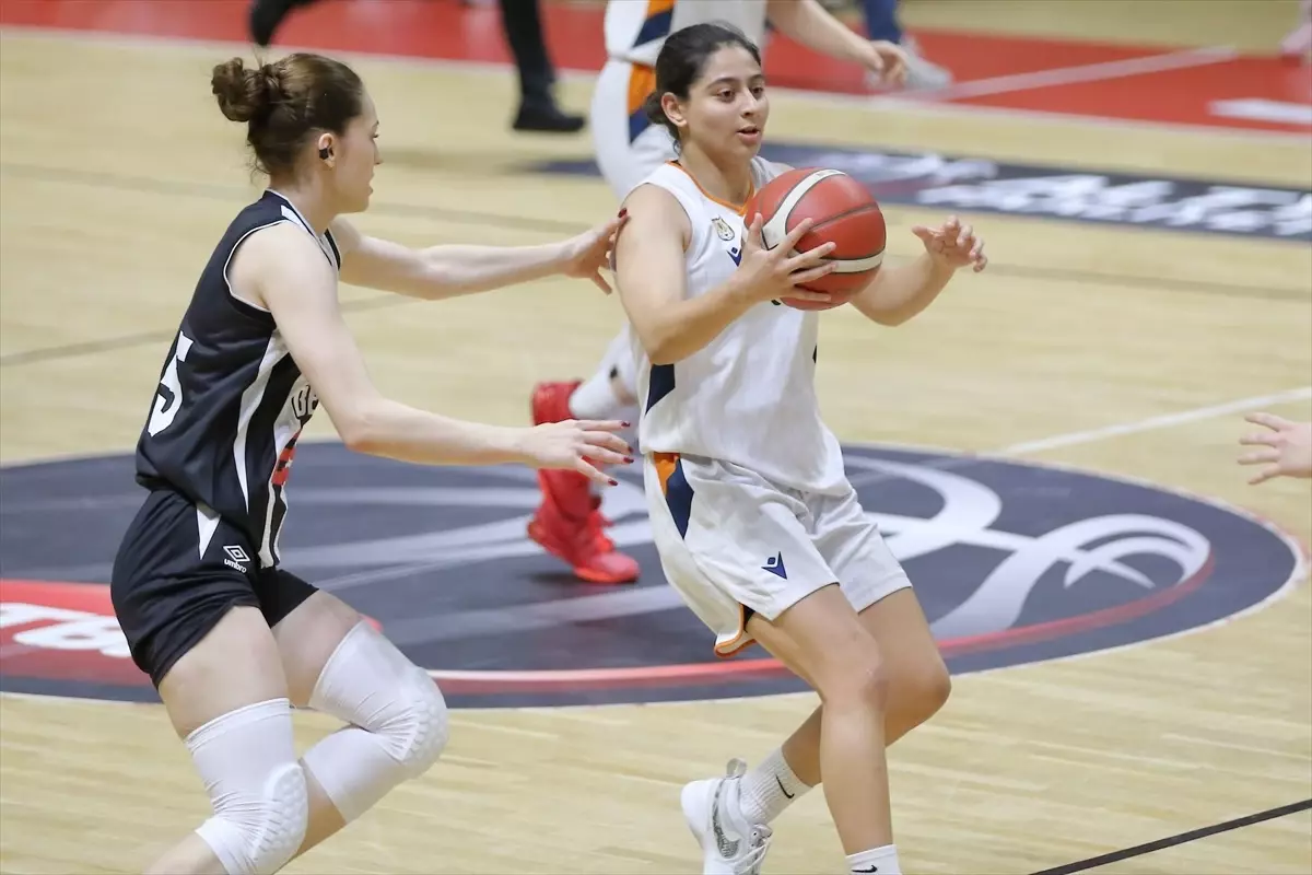 18 Yaş Altı Kadınlar Türkiye Şampiyonası Samsun'da Başladı