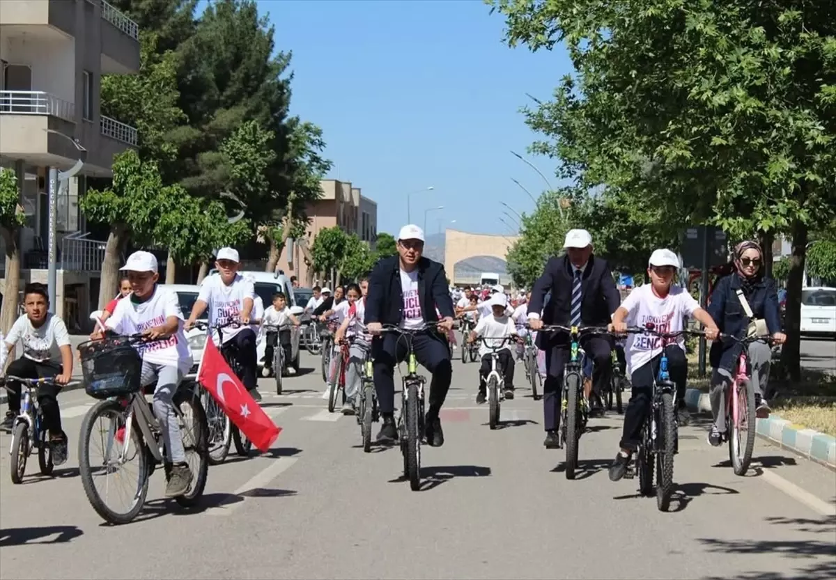 Gercüş'te Bisiklet Turu ile 19 Mayıs Coşkusu