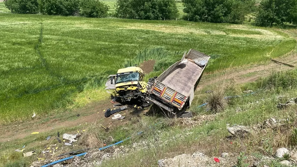 Kozluk'ta Trafik Kazası: 3 Yaralı