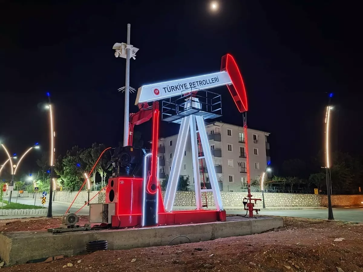 Batman'a Petrol Pompası Anıtı Yerleştirildi