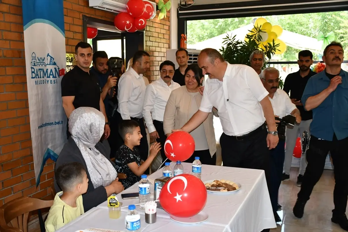Vali Canalp, Çölyak Hastalarıyla Glütensiz Kafe'de Buluştu