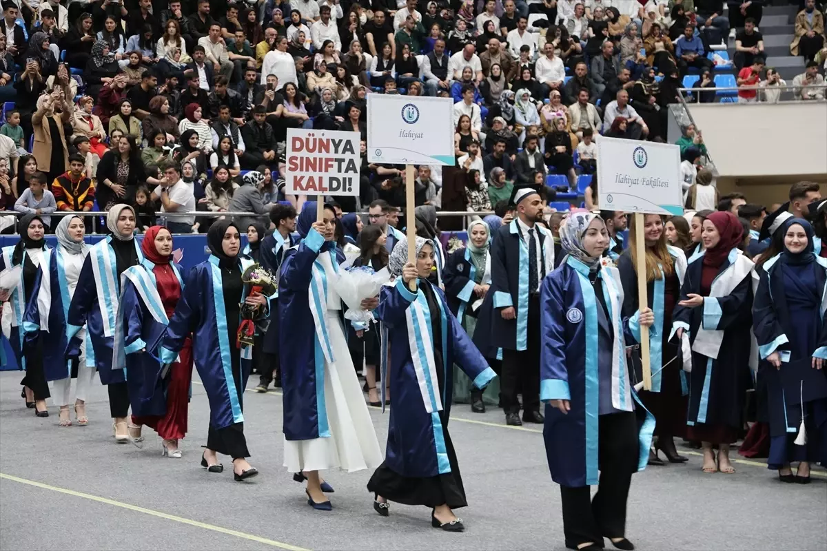 Bayburt Üniversitesi Mezuniyet Töreninde Filistin'e Destek