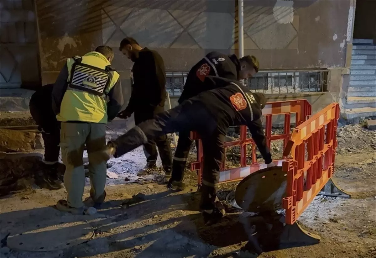 Bayrampaşa'da Rögar Patlaması: Altyapı Çalışmaları Devam Ediyor