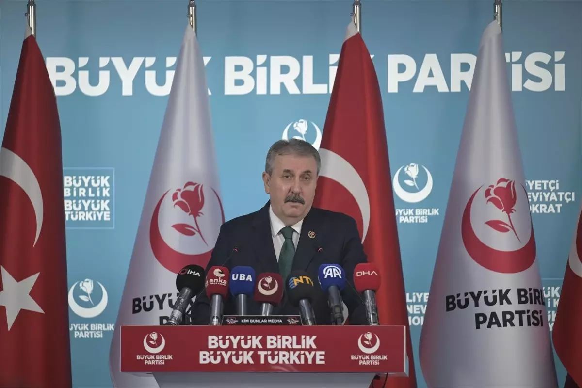 Mustafa Destici'den PKK'nın Silah Bırakma Kararına Sert Tepki