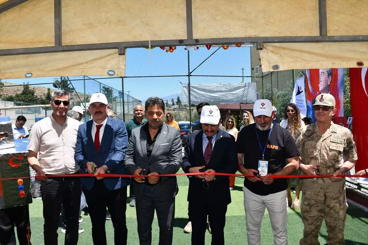 Hatay'ın Belen İlçesinde TÜBİTAK 4006 Bilim Fuarı Açıldı
