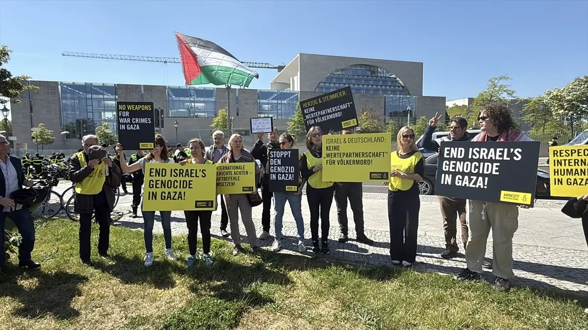 Berlin'de İsrail Cumhurbaşkanı Herzog'un Ziyareti Protesto Edildi
