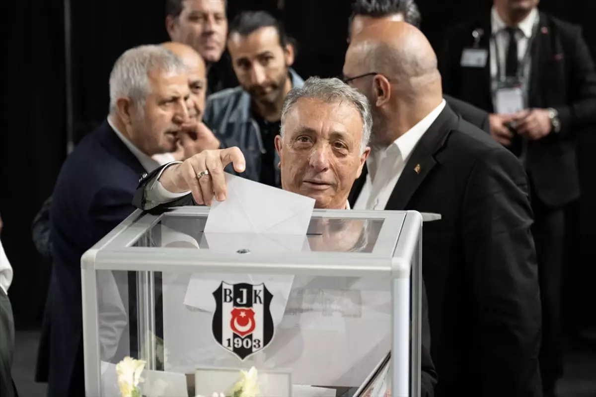 Ahmet Nur Çebi, Beşiktaş Genel Kurulunda Oy Kullandı