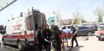 Beyşehir'de Çiftçi ve Çocuk İş Kazası Sonrası Yaralandı