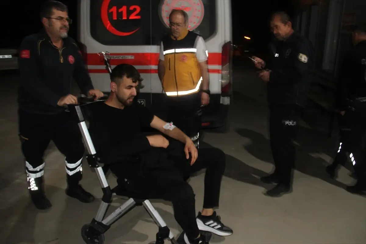 Beyşehir'de Parkta Kavga: 16 Yaşında Genç Bıçakla Yaralandı