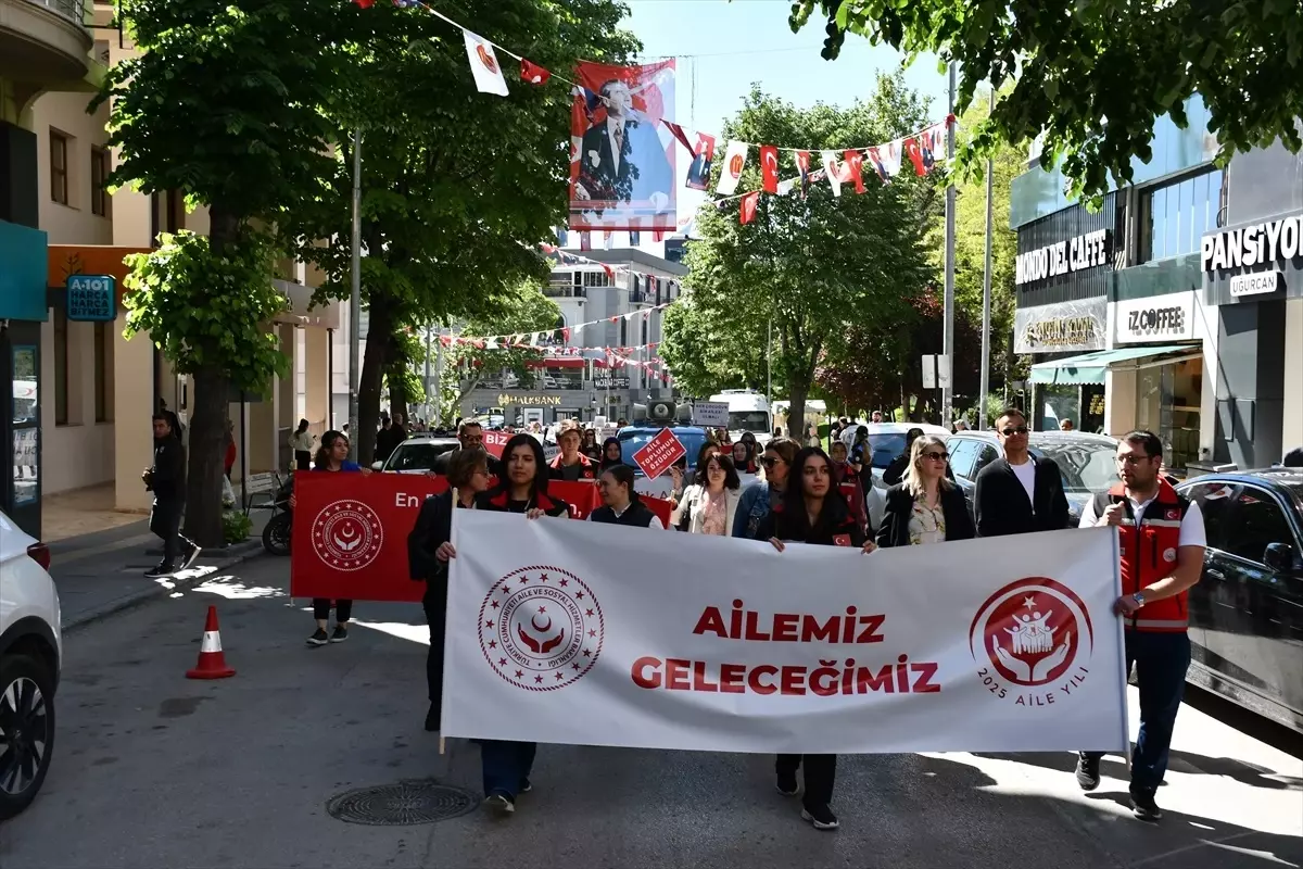 Bilecik'te Aile Yılı Etkinlikleri Kapsamında Yürüyüş Düzenlendi