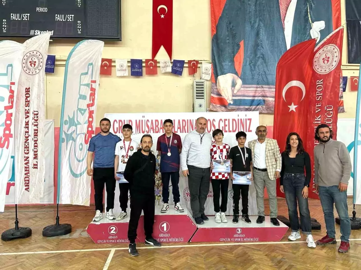İspir Ziya Paşa Ortaokulu Bilek Güreşi Şampiyonasında Başarı Elde Etti