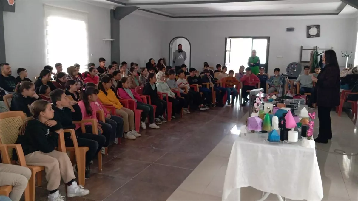 Bitlis'te Bilim Söyleşisi Düzenlendi