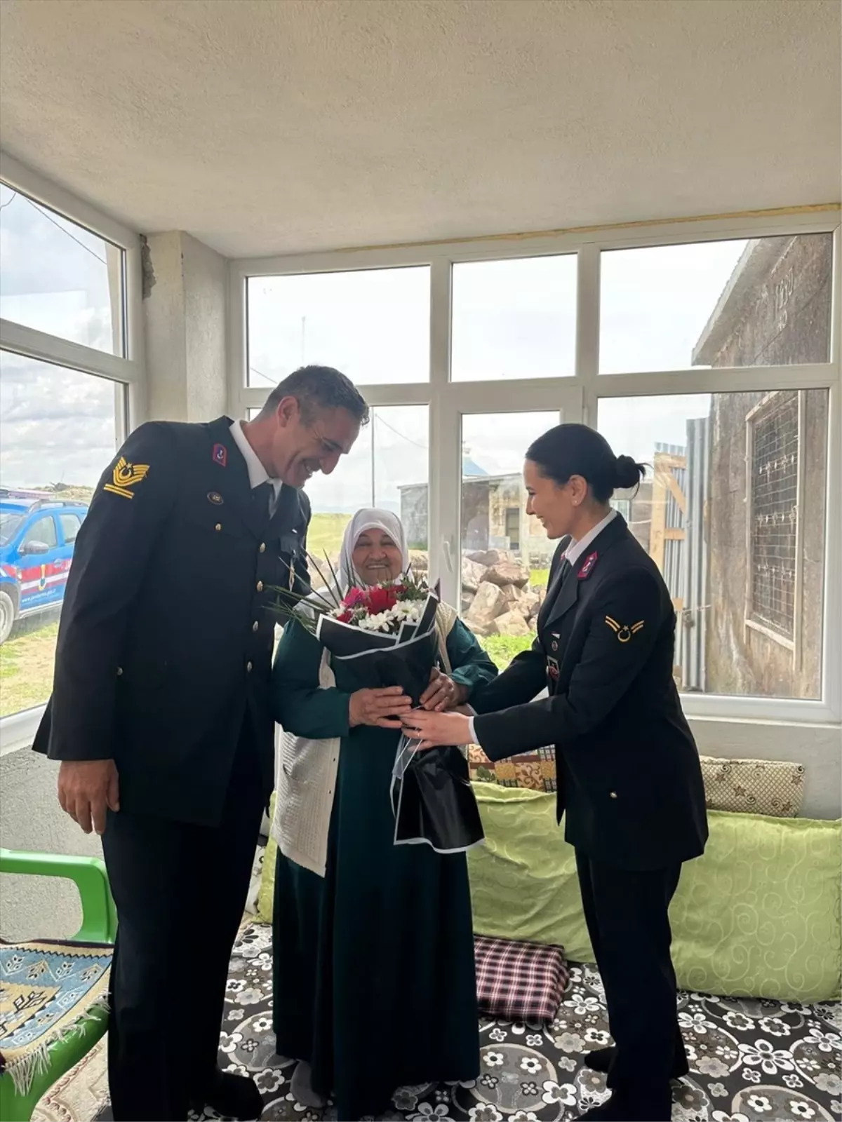 Bitlis'te jandarma ekiplerinden şehit annelerine ziyaret