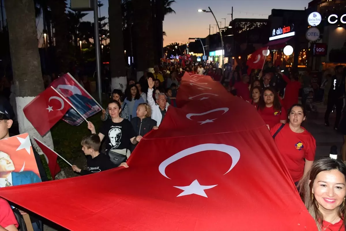 Bodrum'da 19 Mayıs Coşkusu: Fener Alayı ve Konser Düzenlendi