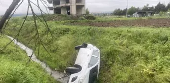 Bolu'da Otomobil Dereye Devrildi: İki Yaralı