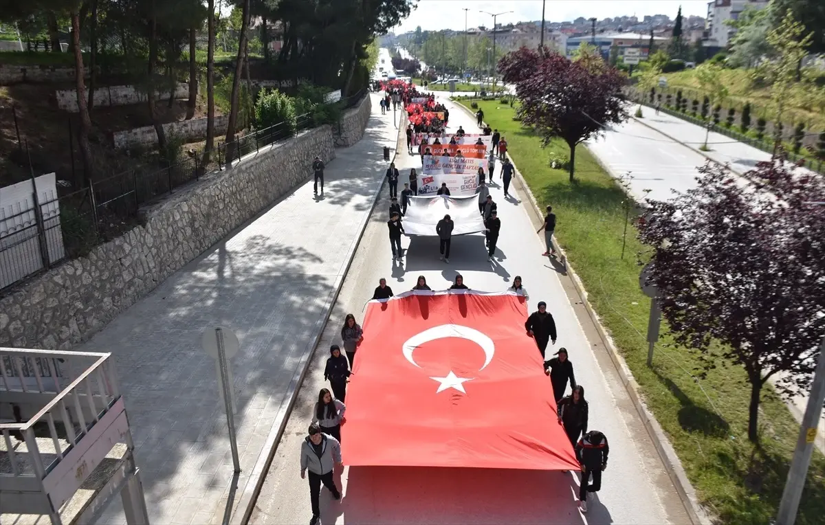 Boyabat'ta Gençlik Yürüyüşü düzenlendi