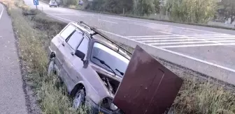Sinop'ta Otomobil Su Kanalına Devrildi: Sürücü Yaralandı