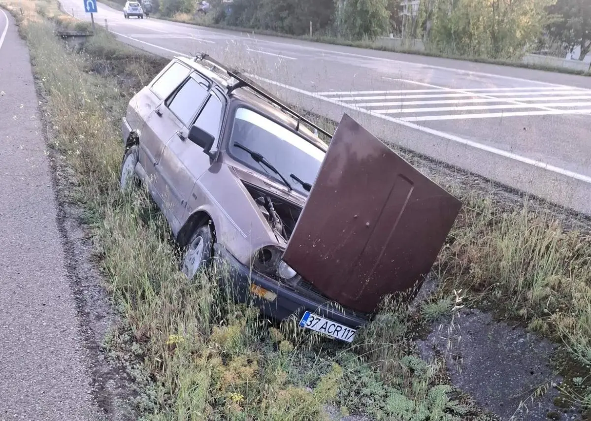 Sinop'ta Otomobil Su Kanalına Devrildi: Sürücü Yaralandı